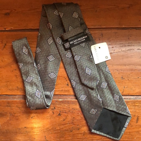 HICKEY FREEMAN 100% silk Made In Italy Muted Grey Blue Textured
Geometric NEW - Picture 14 of 16